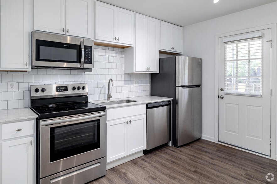 1BR, 1BA - 720SF - Kitchen - The Grant