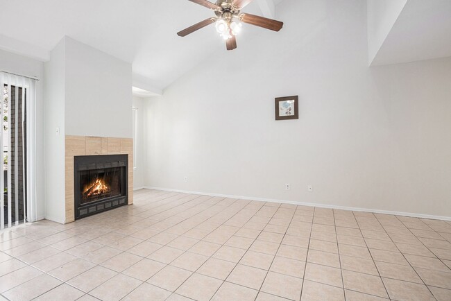 Building Photo - Excellent location under $1500!