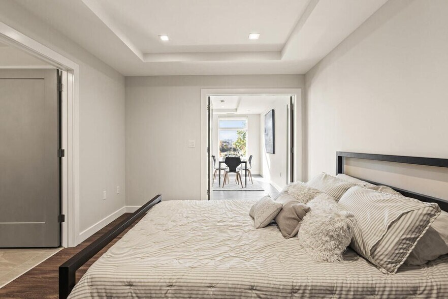 Building Photo - 26 Collins Ave