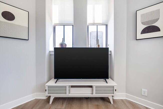 Building Photo - 10 Light St