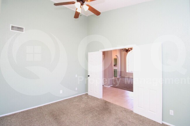 Building Photo - 10879 E Kalil Dr