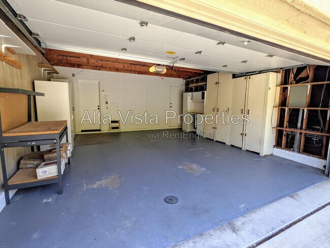 Building Photo - 16011 Avenida Lamego