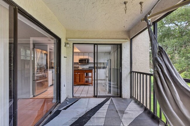 Building Photo - Cozy 3 Bedroom Available in Tampa!