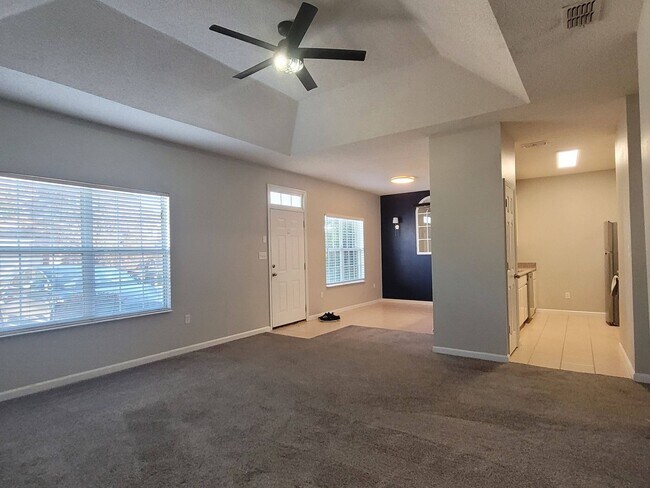 Building Photo - Newly renovated Three Bedroom Townhouse