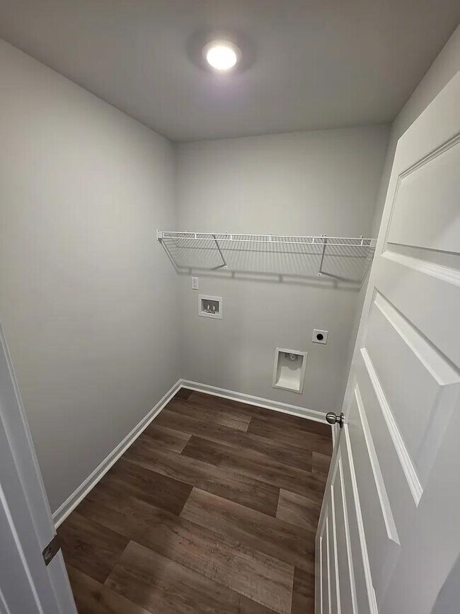 Building Photo - 532 Runaway Train Dr