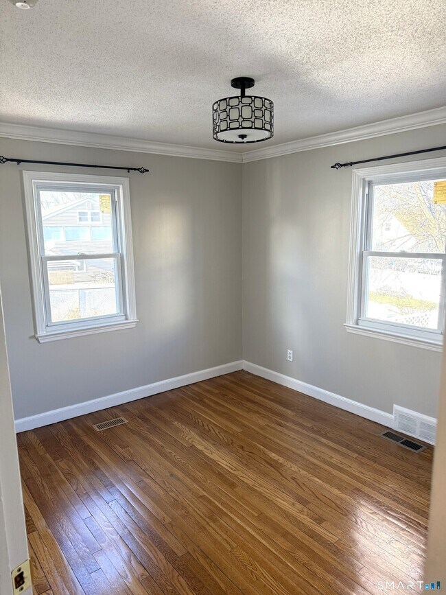 Building Photo - 1584 Madison Ave