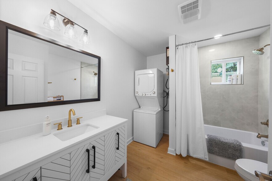 Building Photo - 2927 Nicholson Dr