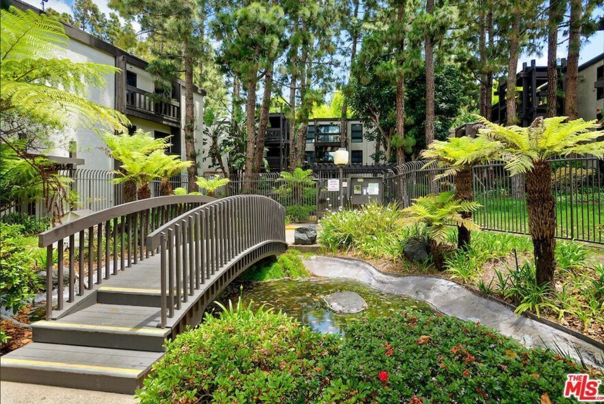 Cross Creek Village - 8650 Gulana Ave