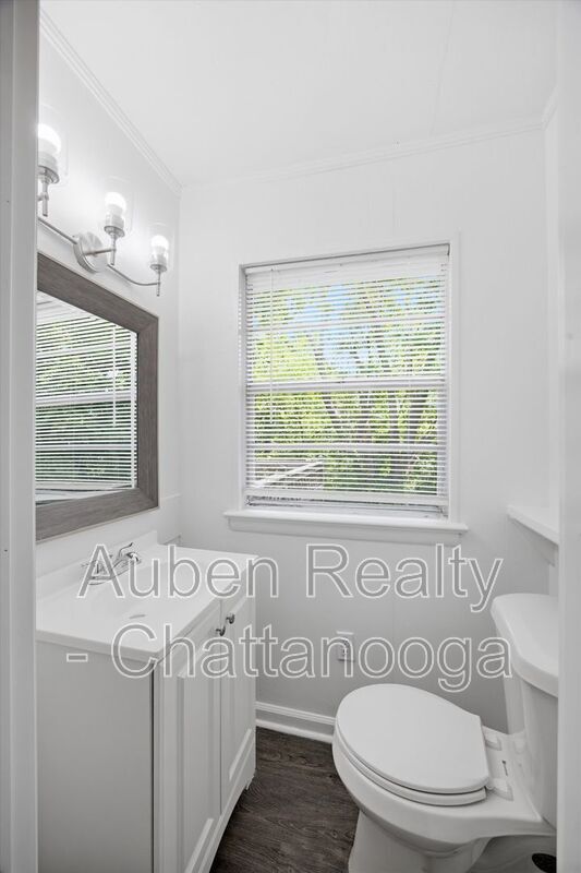 Building Photo - 3826 Kingwood Cir