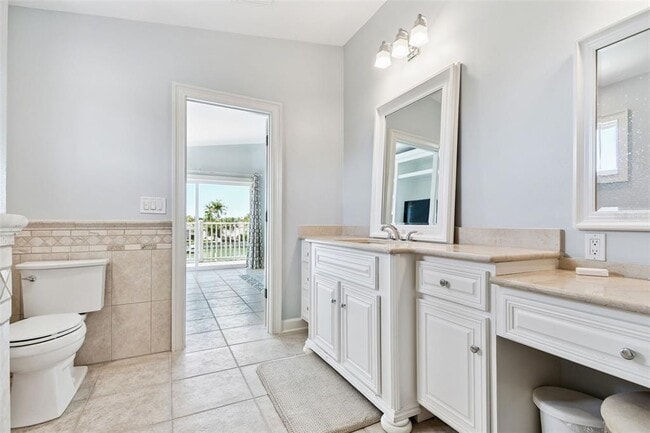 Building Photo - 2822 W Vina Del Mar Blvd