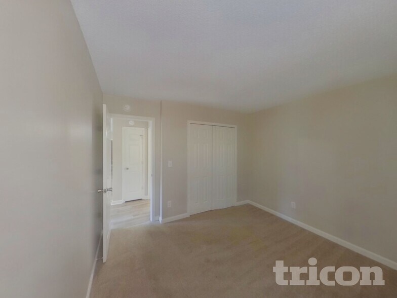 Building Photo - 562 Chisolm Way