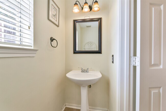 Building Photo - 5803 Song Ridge Ct