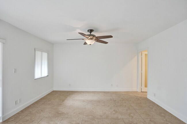 Building Photo - 1330 NW 13th St