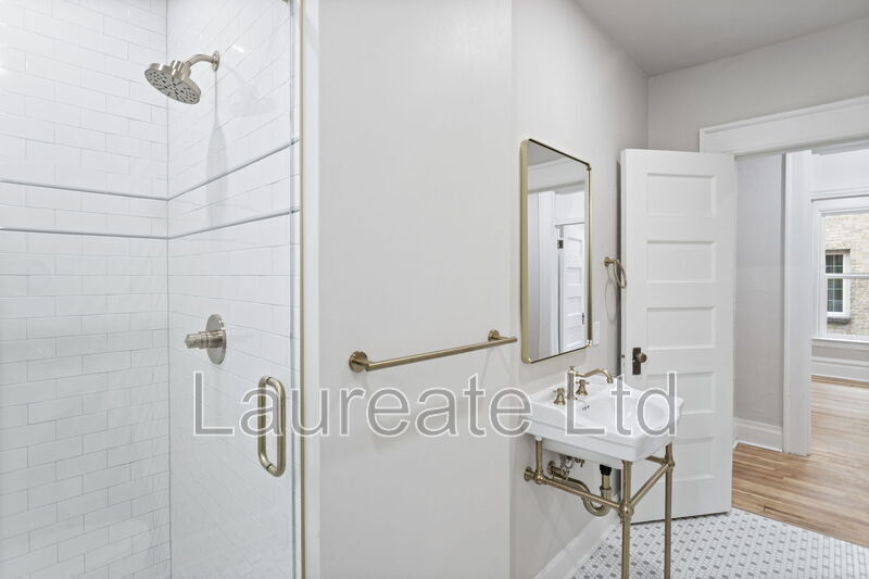 Building Photo - 1058 Pearl St