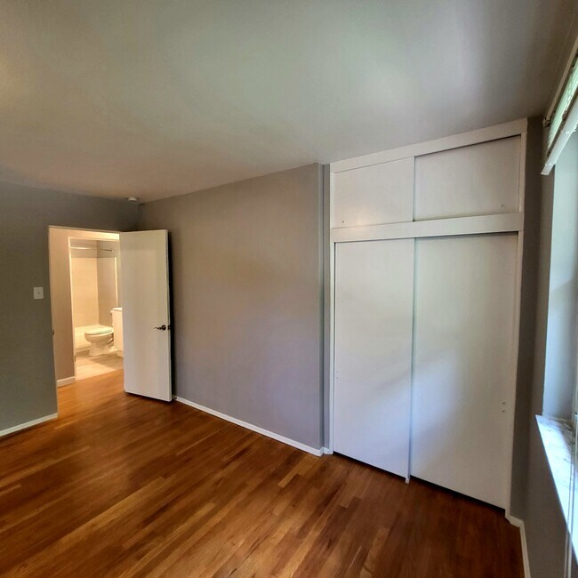 Building Photo - 549 Cumberland Rd