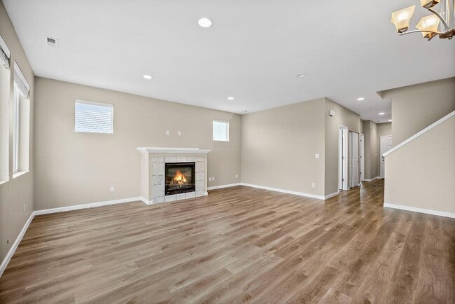 Building Photo - Spacious Spanaway Home w/ A/C & 5 Bedrooms...
