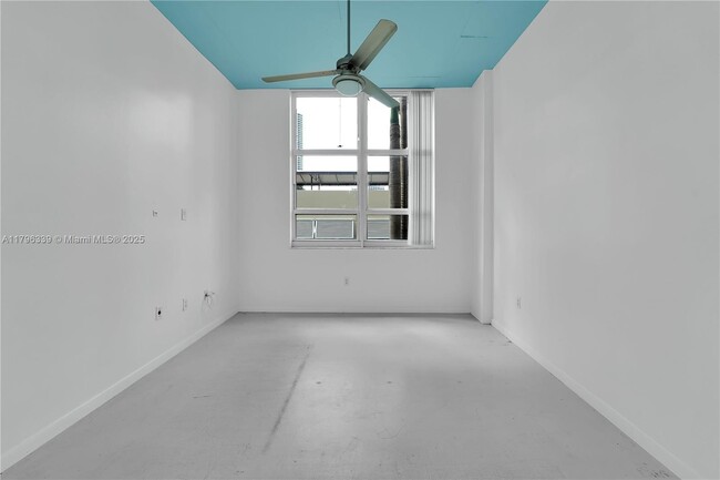Building Photo - 2001 Biscayne Blvd