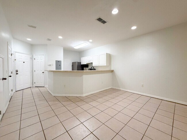 Building Photo - 13200 W Newberry Rd