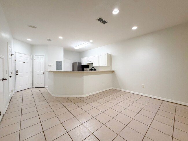 Building Photo - 2BR/2.5BA Condo in The Greens @ West End - available now!