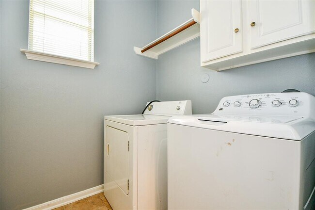 Building Photo - 12823 Dadebrook Ct