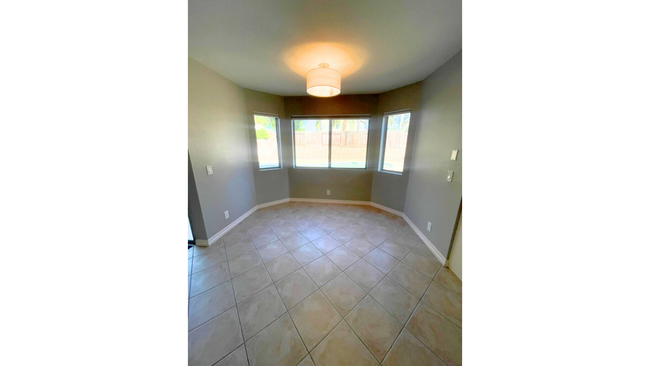 Building Photo - Temecula Pool Home - 4 Bed | 2.5 Bath