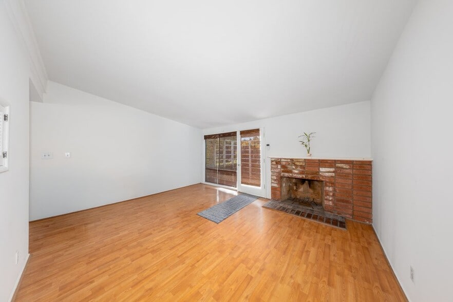 Building Photo - 8357 Elsmore Dr