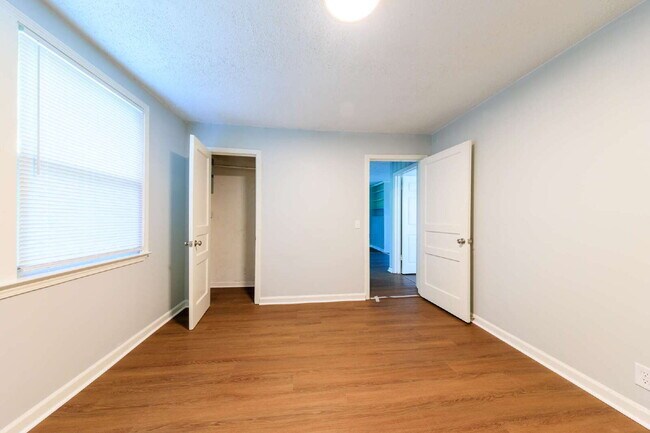 Building Photo - NOW AVAILABLE!!  Affordable Renovated 2 Bed, 1 Bath Unit for Lease!!