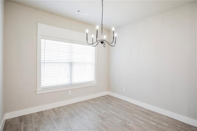 Building Photo - 14 Kinloch Dr