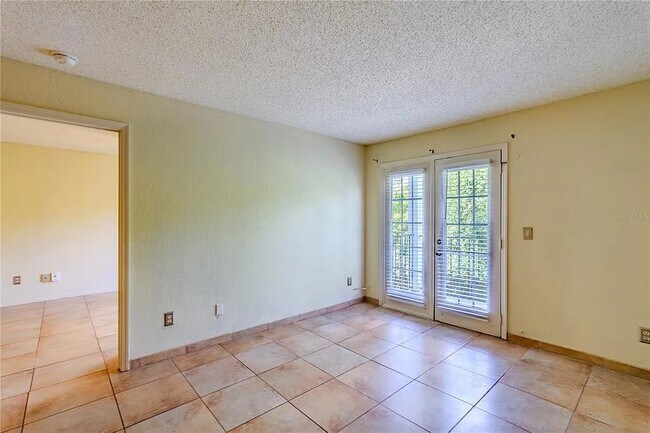 Building Photo - 2550 N Alafaya Trail