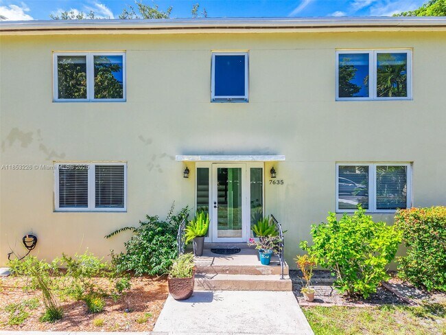 Building Photo - 7635 SW 56th Ave