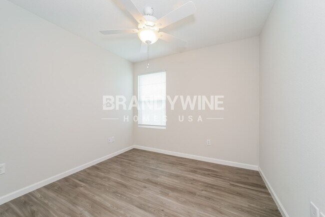 Building Photo - 520 Narnia Ct