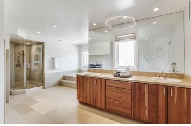 Building Photo - 985 Woodview Pl