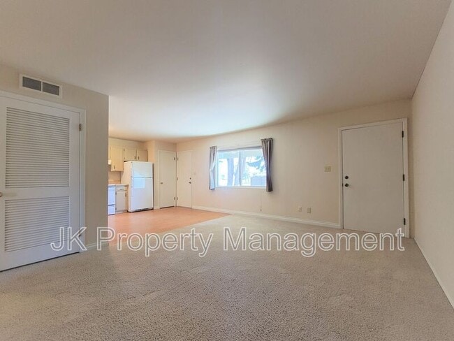 Building Photo - 3208 11th Ave S