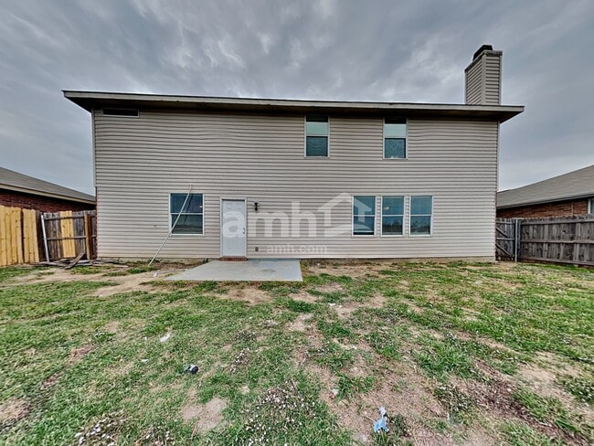 Building Photo - 205 Phlox Ln