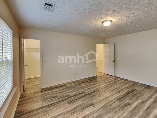 Building Photo - 159 Holly Mill Village Dr