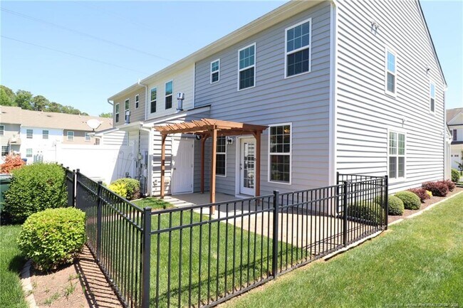Building Photo - 408 Starkey St