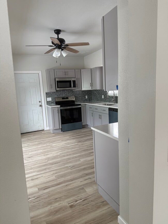 Building Photo - 414 Lincoln St