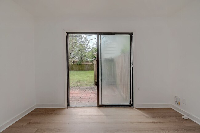 Building Photo - For Lease | 3 Bed, 1 Bath | 1,199 Sq Ft | East End Houston