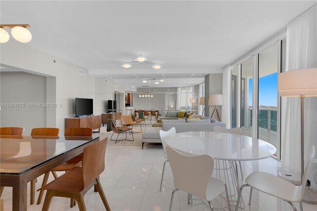 Building Photo - 2711 S Ocean Dr