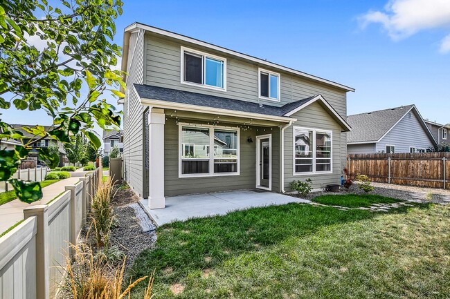 Building Photo - Beautiful 5bd/2.5ba, 3-car Tandem Garage H...