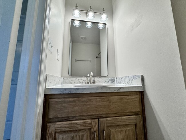 Building Photo - Like New & Ready NOW! 2 Primary Suites w/Private Baths! Reserved Parking, Community Pool & MUCH M...