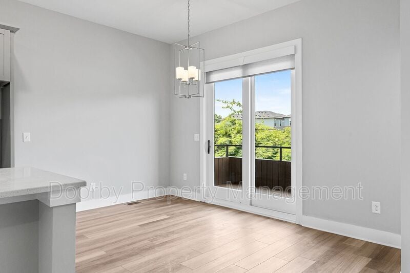 Building Photo - 769 Burnside Pl