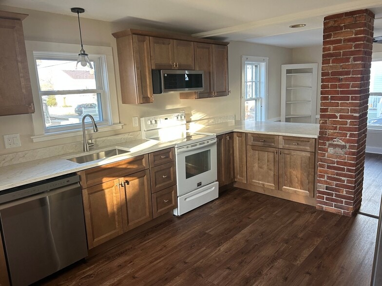 Building Photo - 68 Perkins St