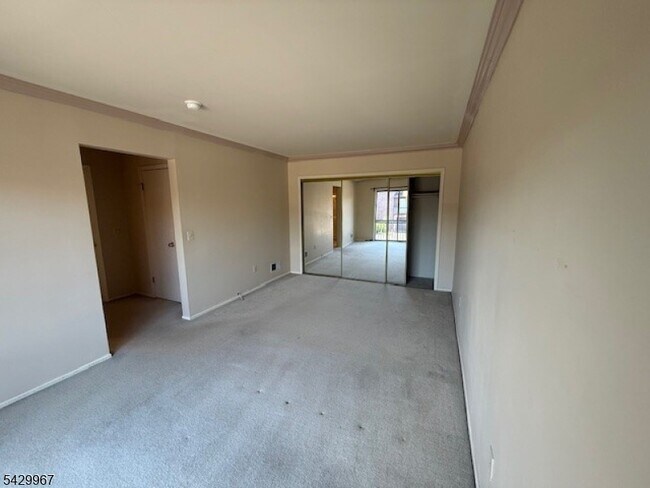Building Photo - 3844 Bloomingdale Dr