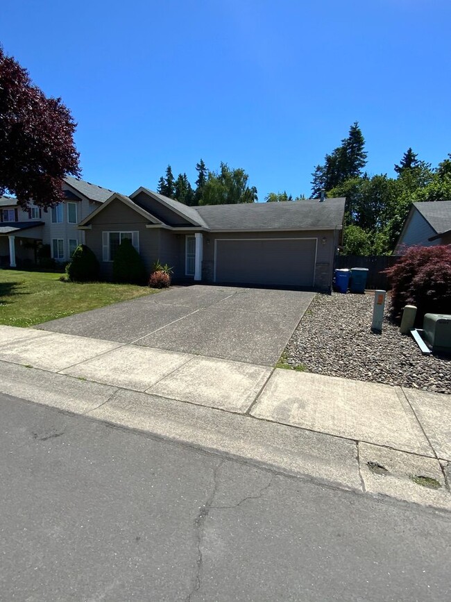 Building Photo - Charming Salmon Creek Ranch!