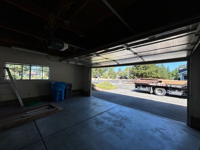 Building Photo - 2280 Summerfield Rd