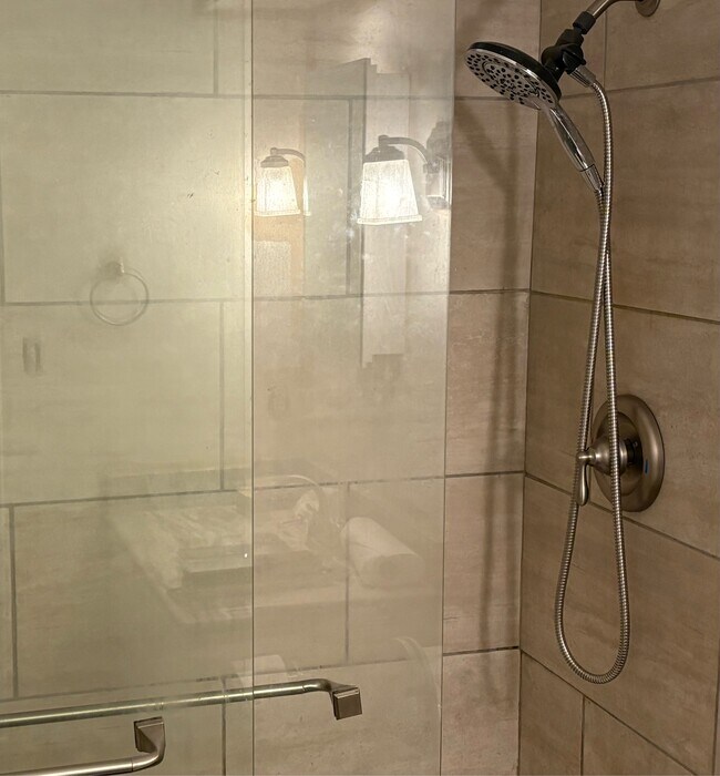 Building Photo - 518 S 14th St