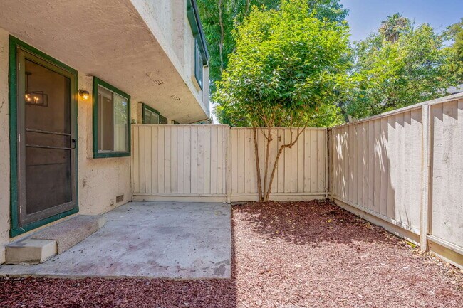 Building Photo - Spacious Condo in Santa Clara - Easy Commute!