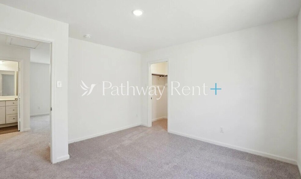 Building Photo - 209 Wild Daisy Wy