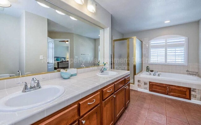 Building Photo - 2927 E Solar Ave